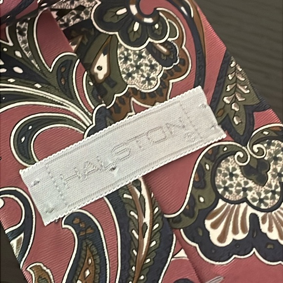 Halston 100% Italian Silk Luxury Necktie Classic Preppy Ivy League Business - Picture 2 of 3